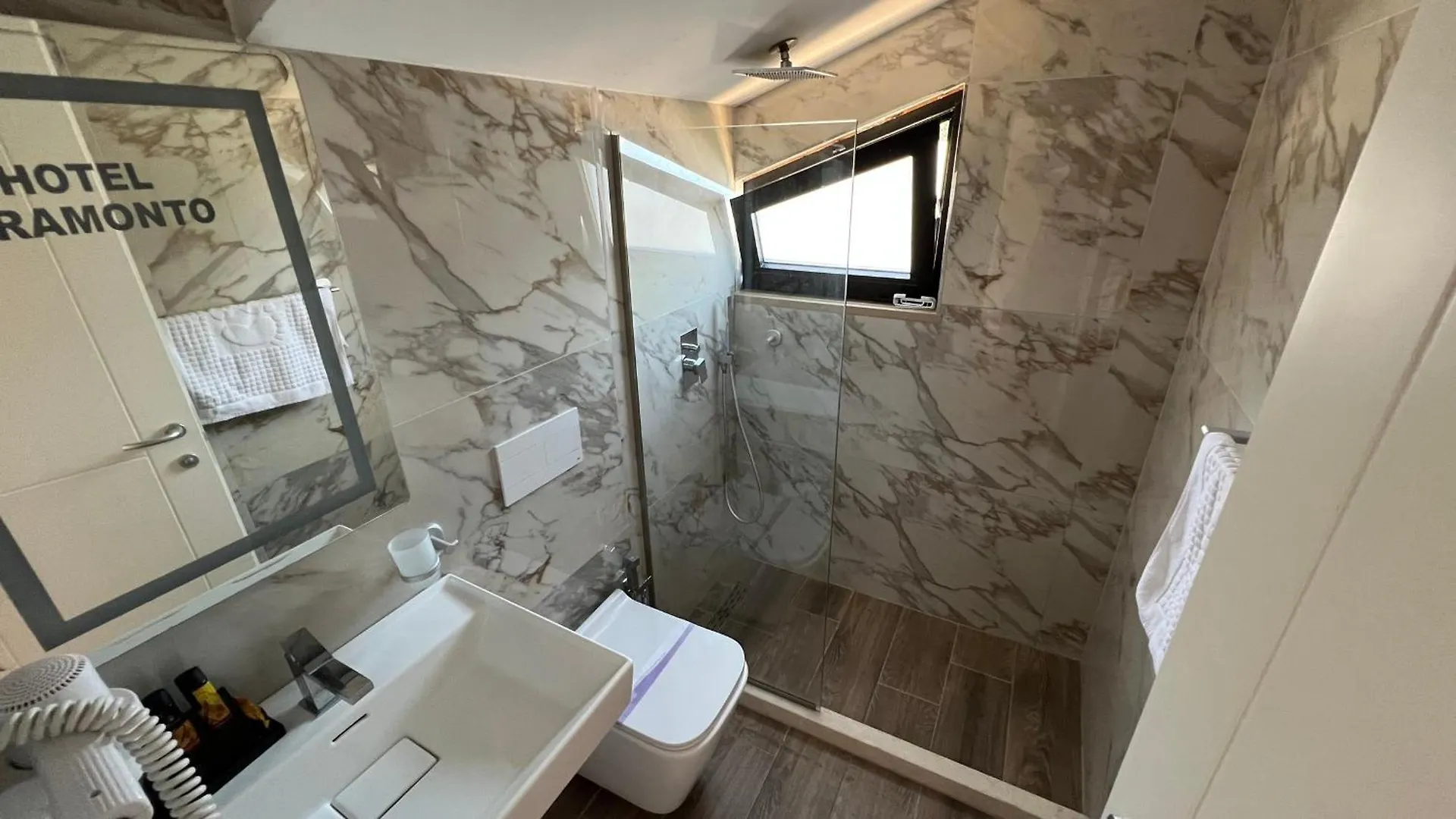 Villa Tramonto Vlore Radhimë ホテル