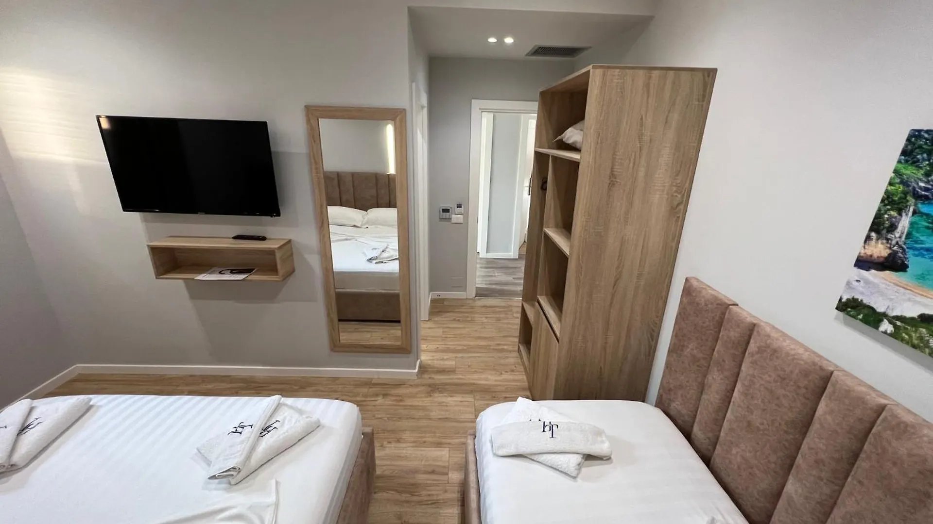 ホテル Villa Tramonto Vlore Radhimë アルバニア